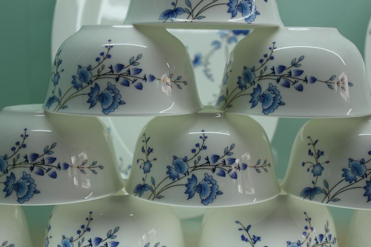 日用百货 餐具 碗套装 【产品特点】 ◆瓷质细腻:白度柔和 ◆器皿形状